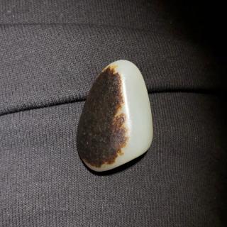 新疆和田玉籽料 黑皮白肉 挂件 没修18.7克